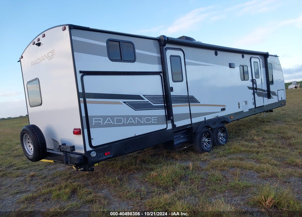 2021 CRUI RV RADIAN VIN: 5RXFB3621M1478018