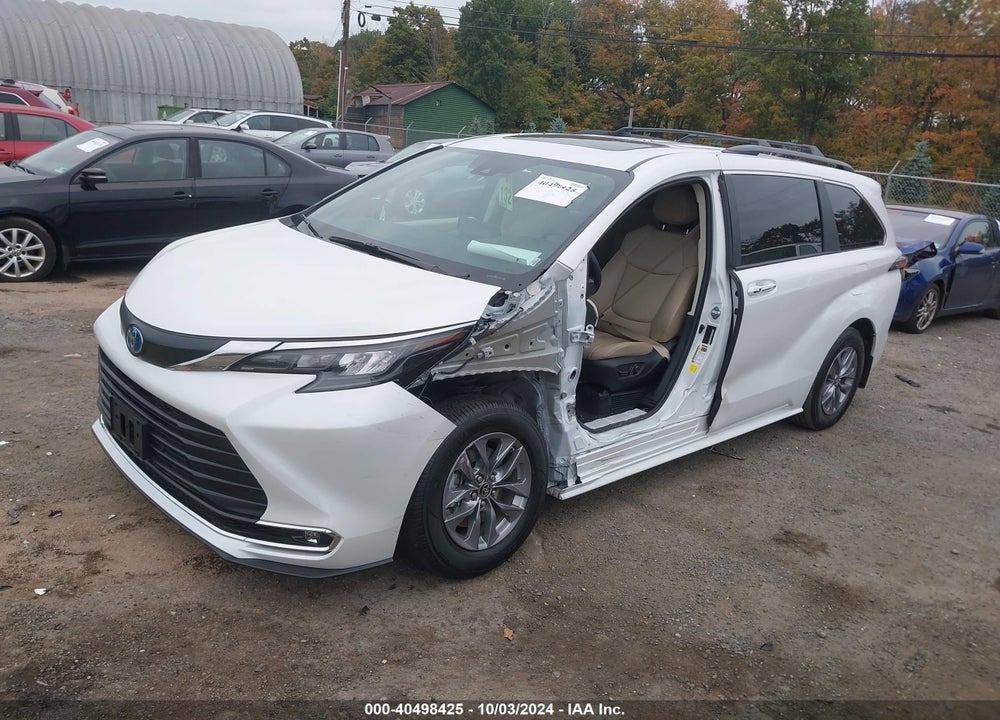 2024 TOYOTA SIENNA XLE VIN: 5TDJRKEC0RS186867
