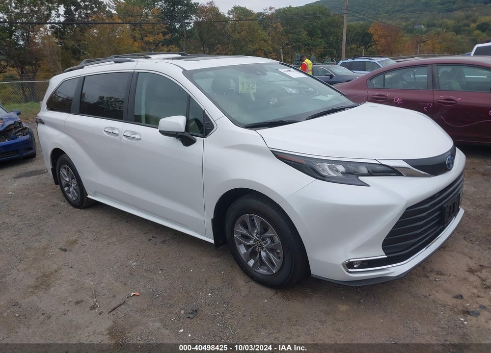 2024 TOYOTA SIENNA XLE VIN: 5TDJRKEC0RS186867
