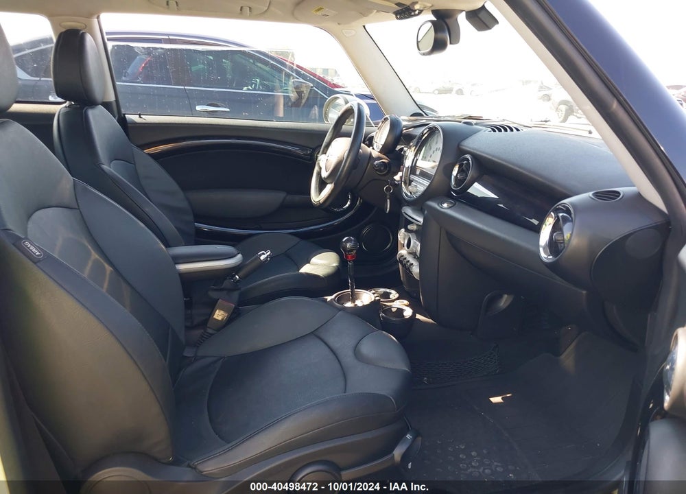 2007 MINI COOPER S VIN: WMWMF73537TL87813