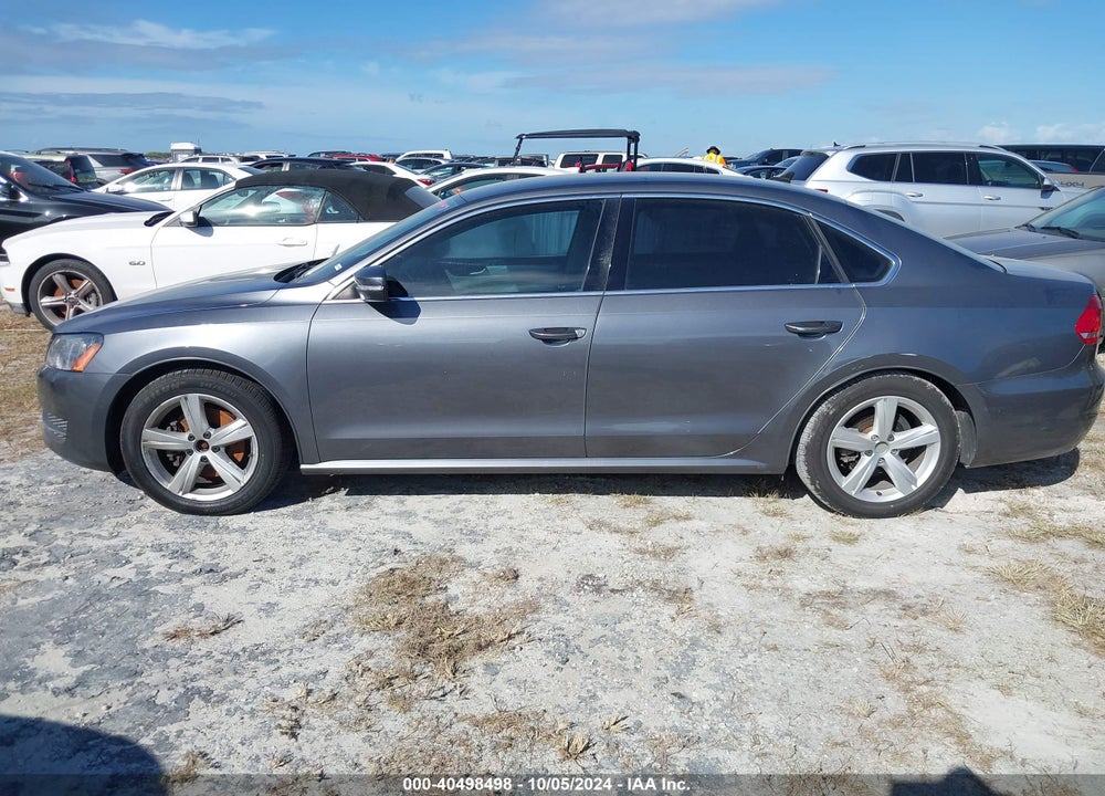 2013 VOLKSWAGEN PASSAT 2.5L SE VIN: 1VWBH7A33DC002393