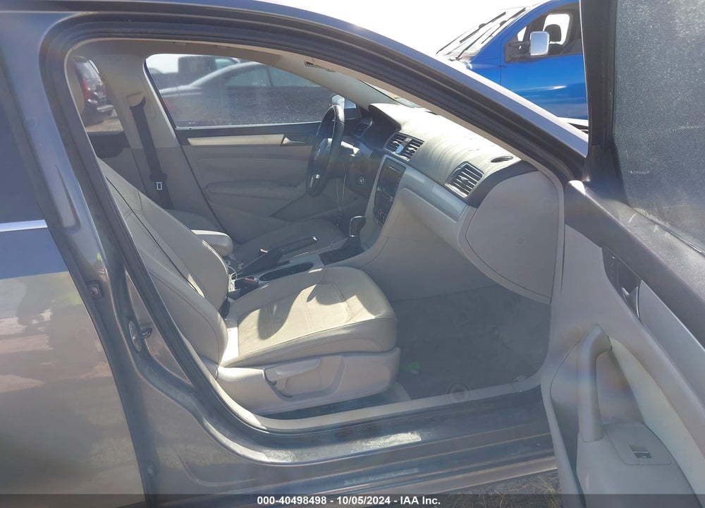 2013 VOLKSWAGEN PASSAT 2.5L SE VIN: 1VWBH7A33DC002393