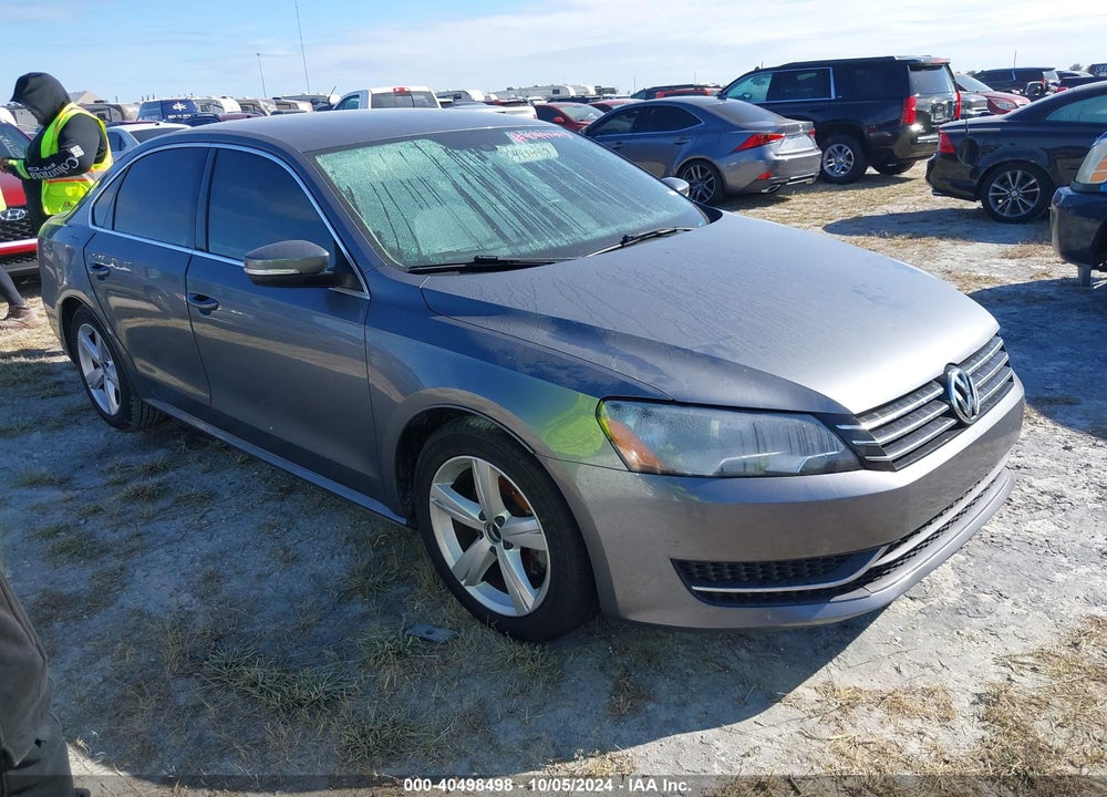 2013 VOLKSWAGEN PASSAT 2.5L SE VIN: 1VWBH7A33DC002393