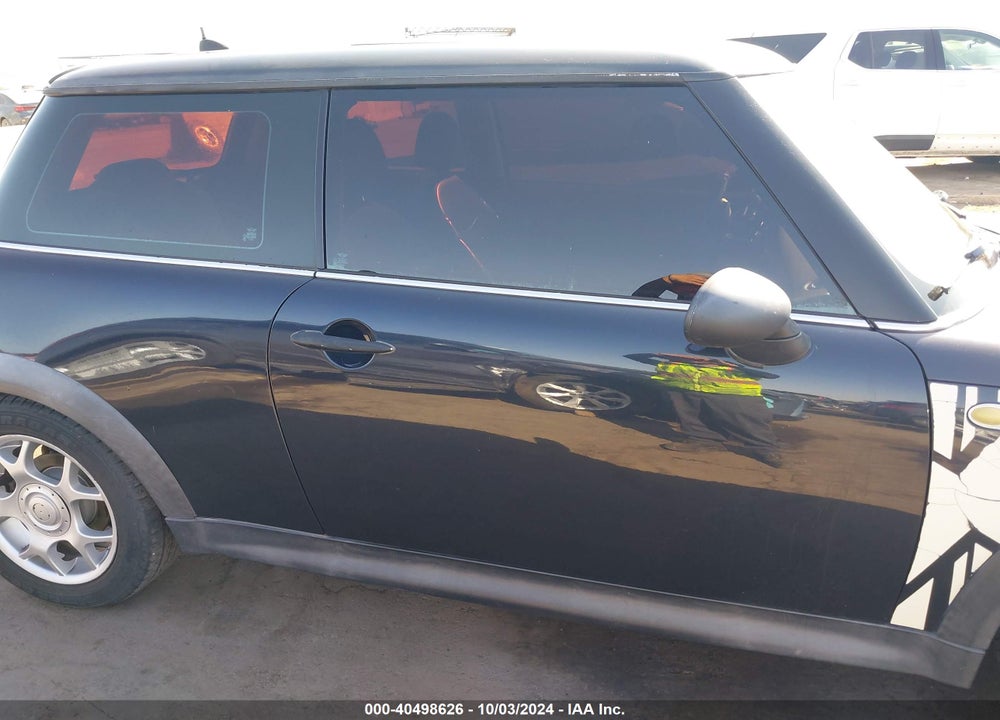2006 MINI COOPER S VIN: WMWRE33516TJ37678