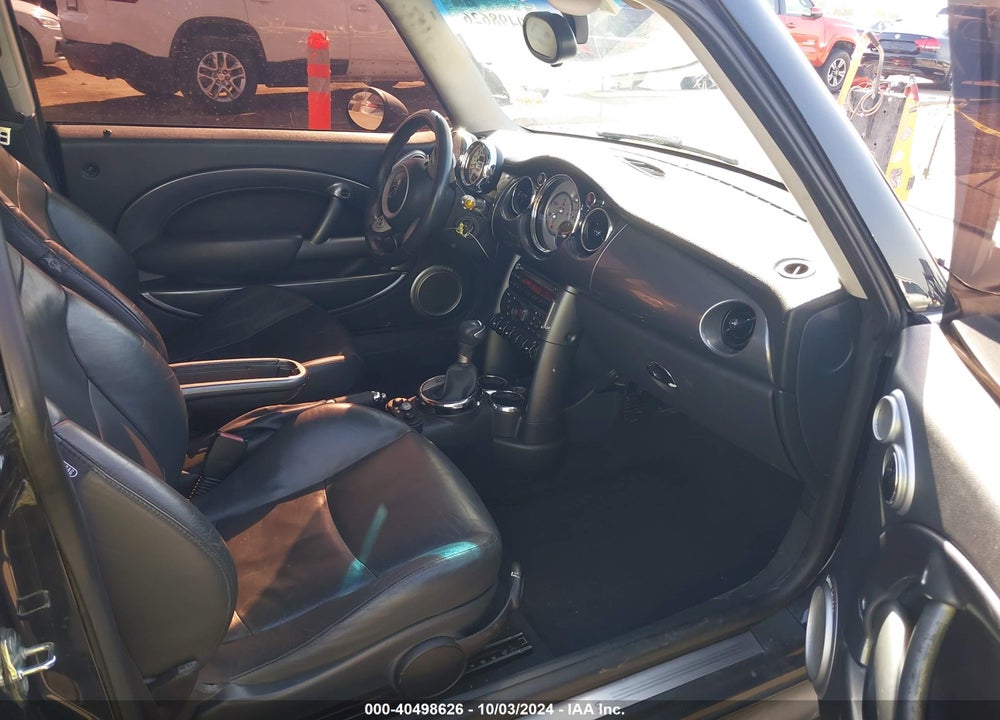 2006 MINI COOPER S VIN: WMWRE33516TJ37678