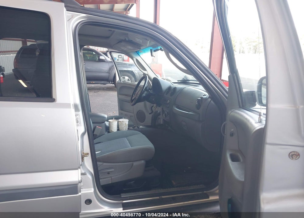 2005 JEEP LIBERTY SPORT VIN: 1J4GL48K95W696942