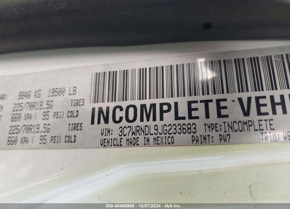 2018 RAM 5500 CHASSIS TRADESMAN/SLT VIN: 3C7WRNDL9JG233683