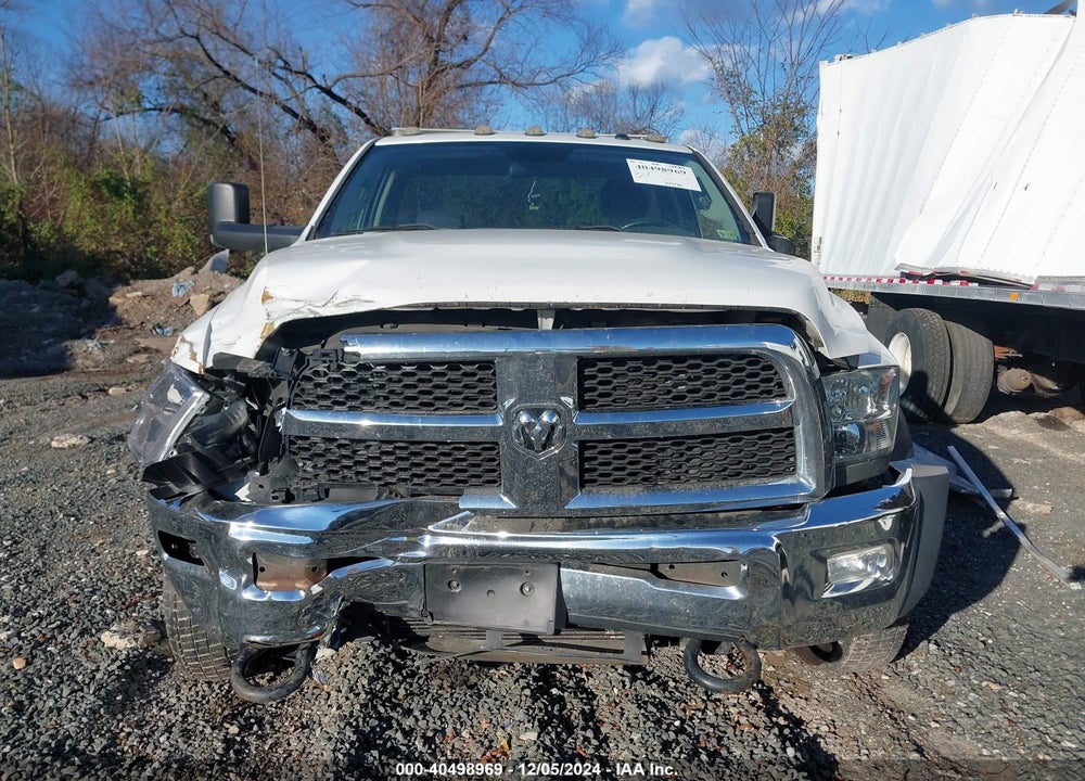 2018 RAM 5500 CHASSIS TRADESMAN/SLT VIN: 3C7WRNDL9JG233683