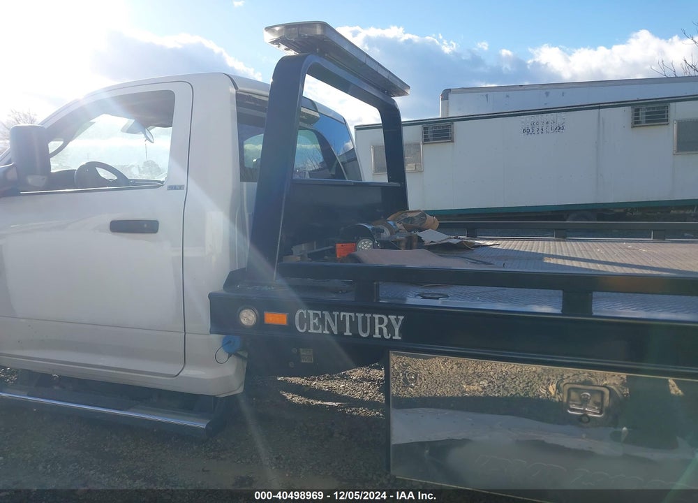 2018 RAM 5500 CHASSIS TRADESMAN/SLT VIN: 3C7WRNDL9JG233683