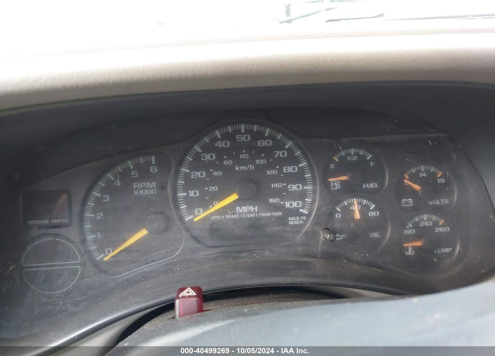2000 CHEVROLET SUBURBAN 1500 LT VIN: 3GNEC16T6YG109596