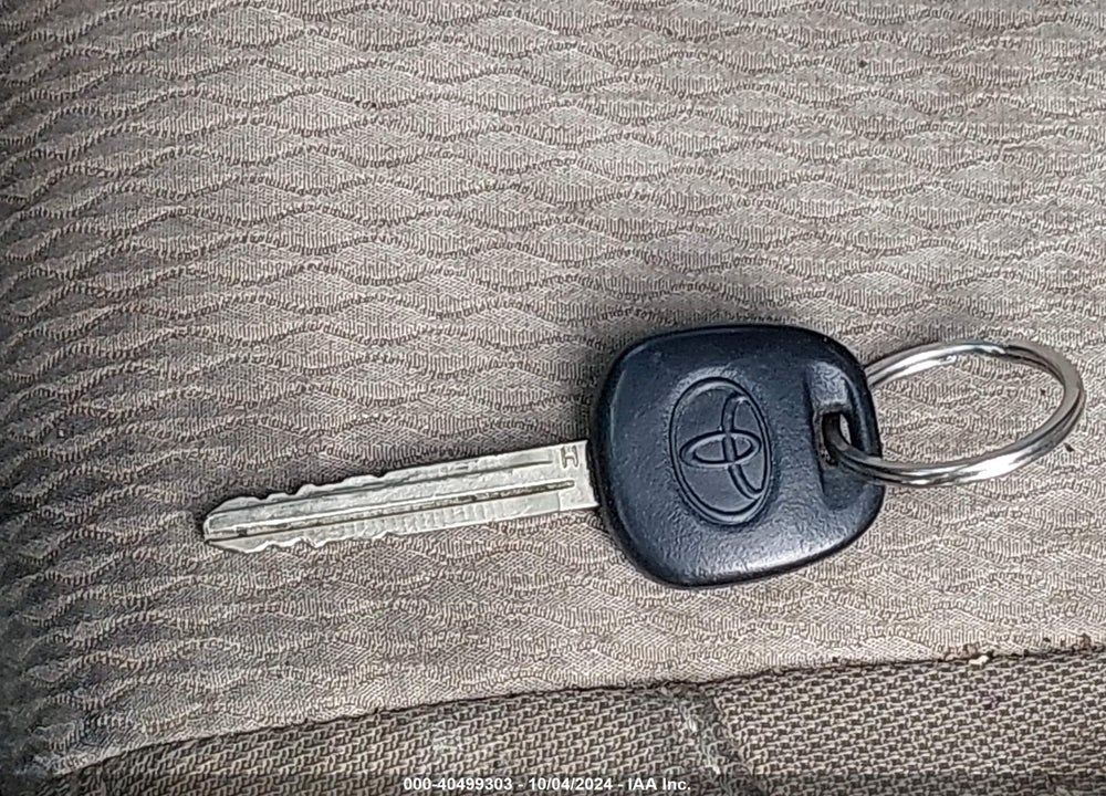 2015 TOYOTA COROLLA LE VIN: 2T1BURHE2FC262067