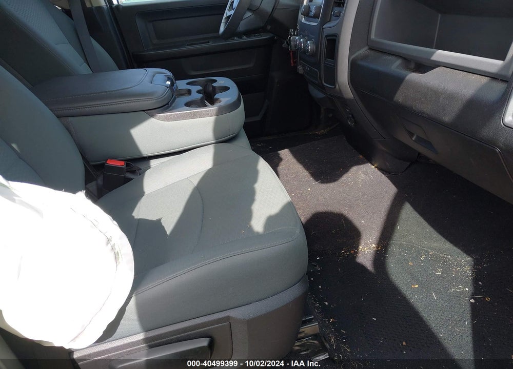 2019 RAM 1500 CLASSIC EXPRESS  4X4 6'4" BOX VIN: 1C6RR7FT6KS517373