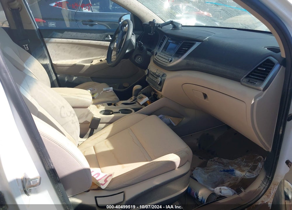 2017 HYUNDAI TUCSON SE VIN: KM8J33A40HU400414