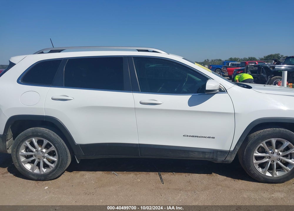 2019 CHEROKEE JEEP  LATITUDE FWD VIN: 1C4PJLCB2KD110036