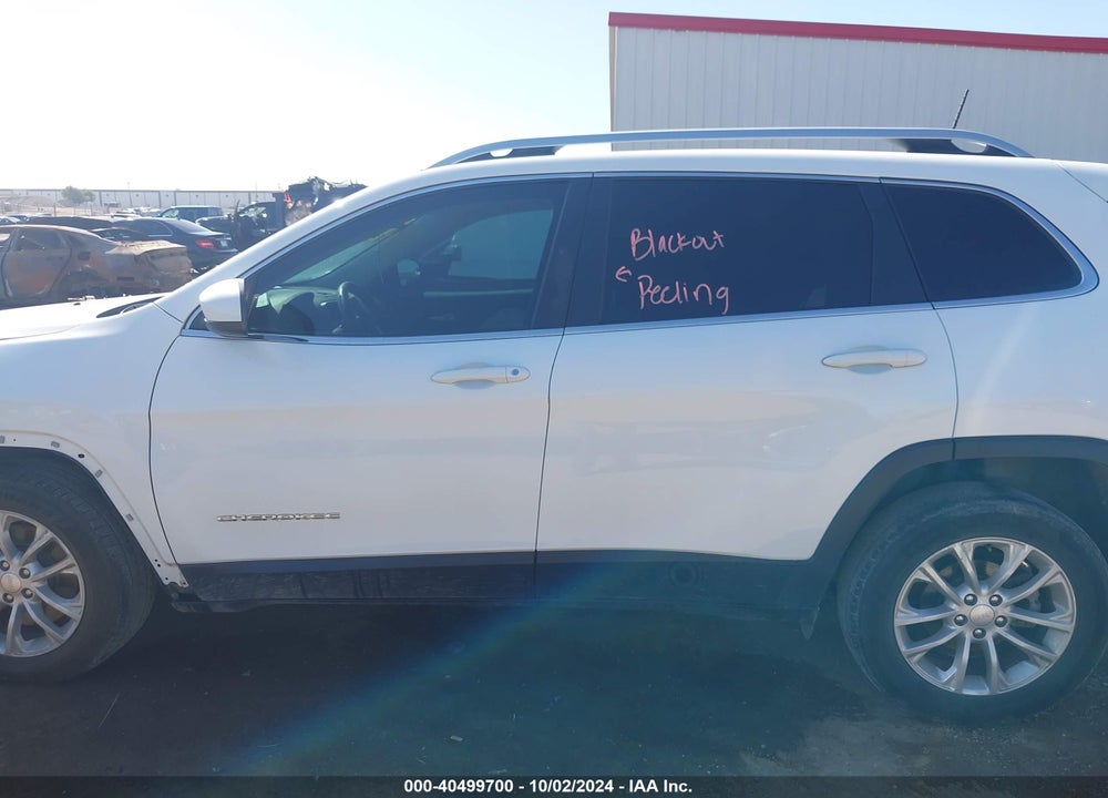 2019 CHEROKEE JEEP  LATITUDE FWD VIN: 1C4PJLCB2KD110036