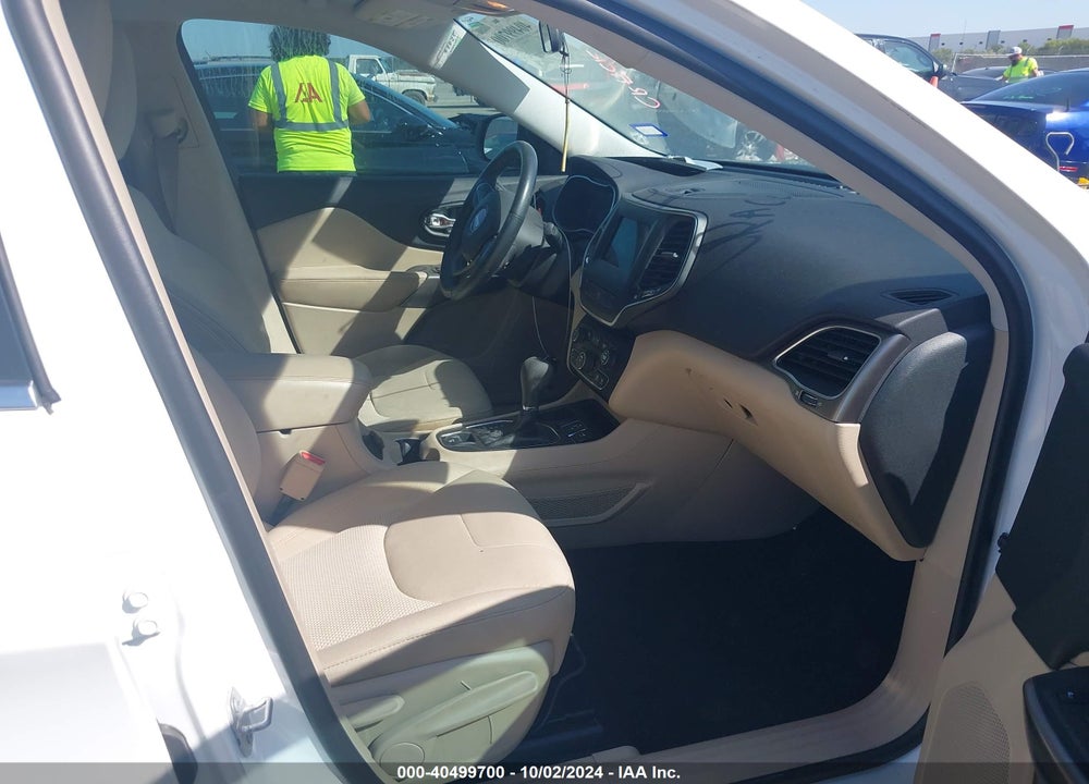 2019 CHEROKEE JEEP  LATITUDE FWD VIN: 1C4PJLCB2KD110036