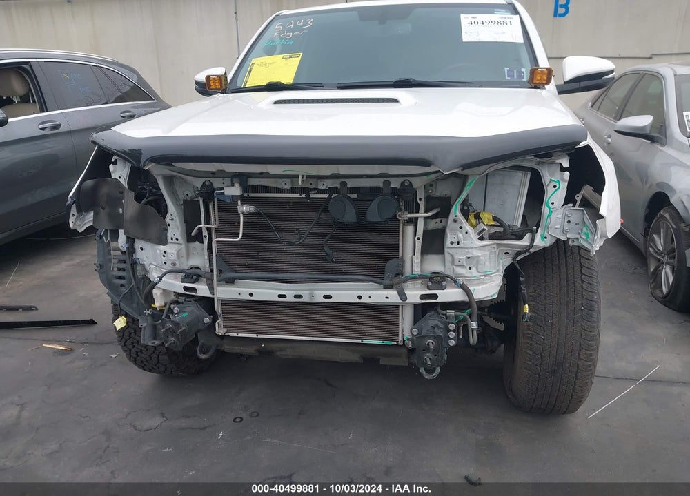 2018 TOYOTA 4RUNNER TRD OFF ROAD PREMIUM VIN: JTEBU5JR1J5591737