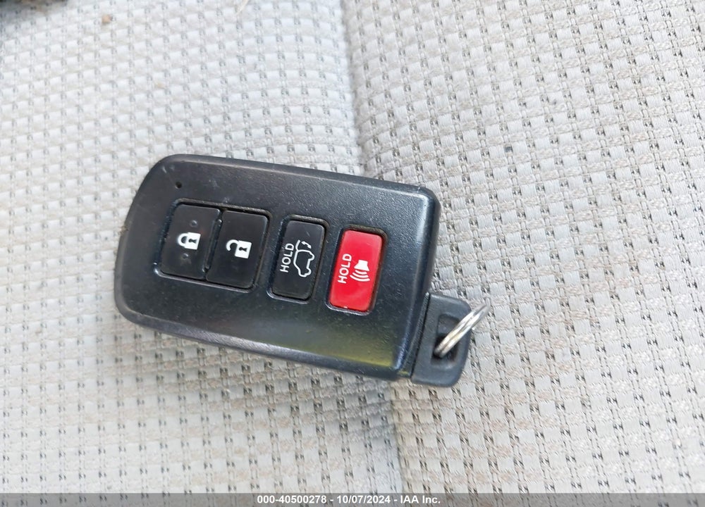 2017 TOYOTA RAV4 HYBRID XLE VIN: JTMRJREV6HD116269