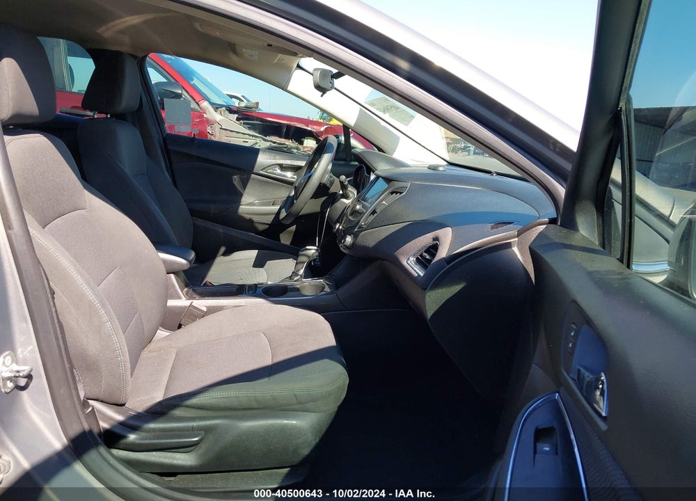 2018 CHEVROLET CRUZE LT AUTO VIN: 1G1BE5SM7J7130625