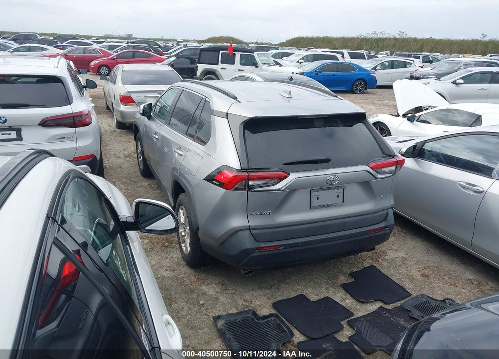 2021 TOYOTA RAV4 XLE VIN: 2T3W1RFVXMC106568
