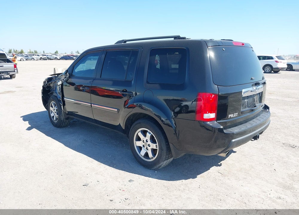 2011 HONDA PILOT TOURING VIN: 5FNYF3H98BB037713