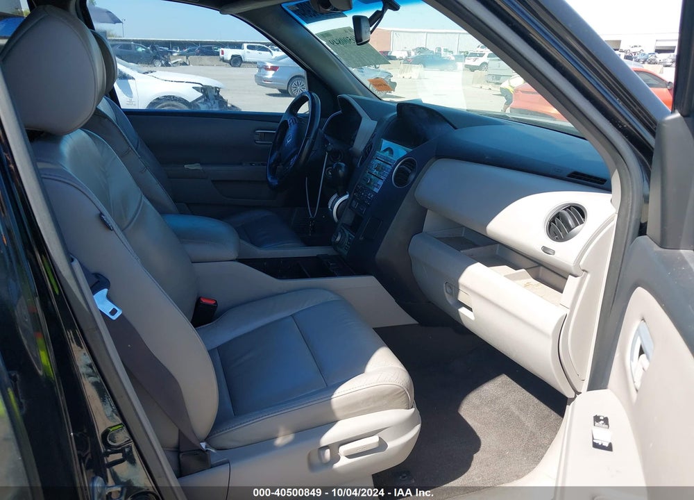 2011 HONDA PILOT TOURING VIN: 5FNYF3H98BB037713