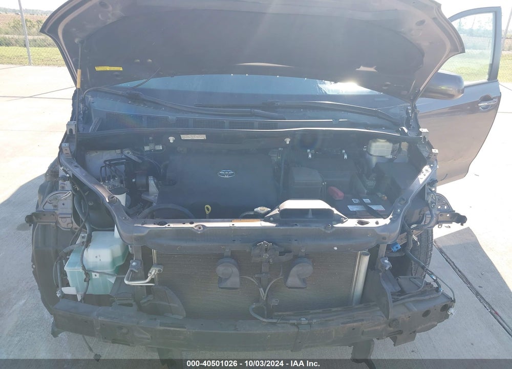 2015 TOYOTA SIENNA XLE 8 PASSENGER VIN: 5TDYK3DC4FS592947