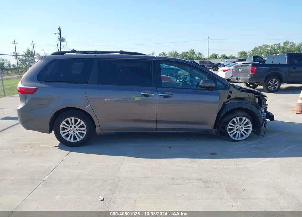 2015 TOYOTA SIENNA XLE 8 PASSENGER VIN: 5TDYK3DC4FS592947