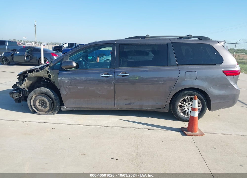 2015 TOYOTA SIENNA XLE 8 PASSENGER VIN: 5TDYK3DC4FS592947