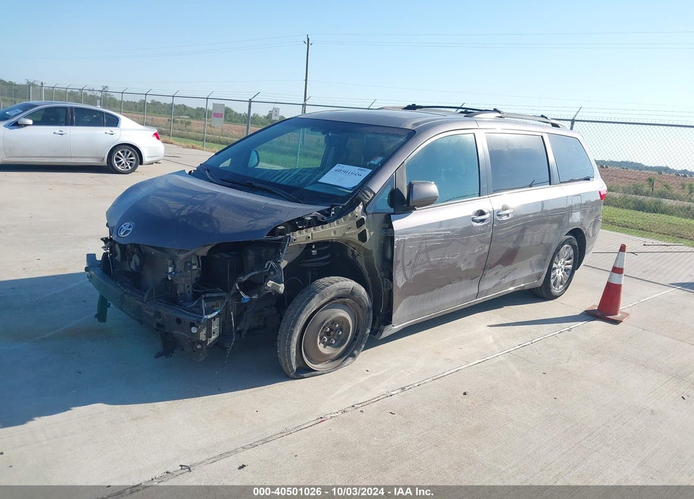 2015 TOYOTA SIENNA XLE 8 PASSENGER VIN: 5TDYK3DC4FS592947