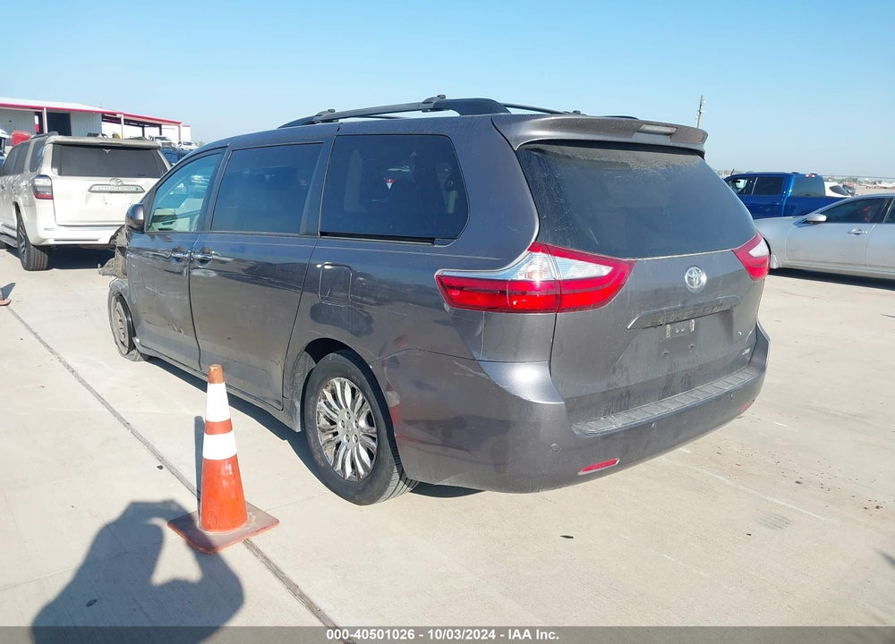 2015 TOYOTA SIENNA XLE 8 PASSENGER VIN: 5TDYK3DC4FS592947