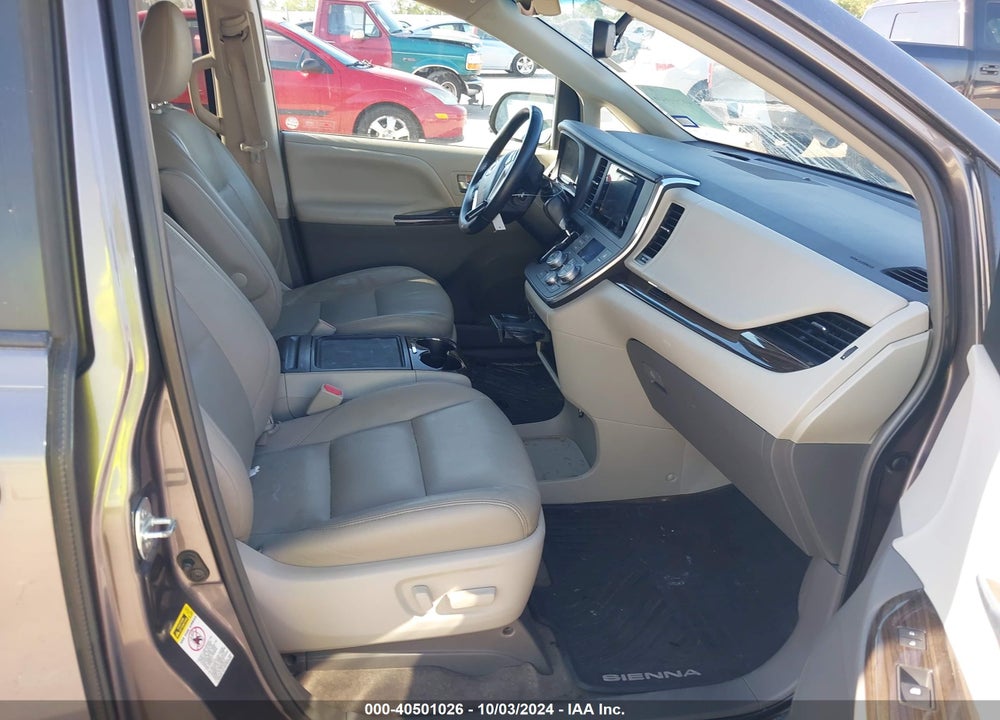 2015 TOYOTA SIENNA XLE 8 PASSENGER VIN: 5TDYK3DC4FS592947