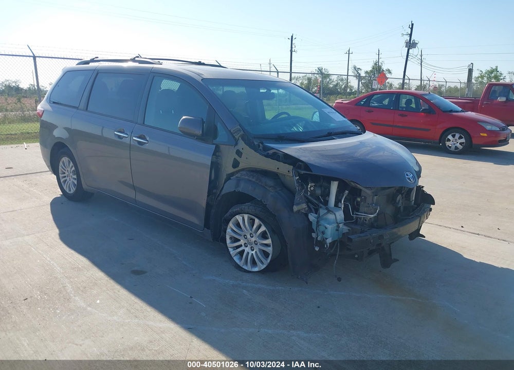 2015 TOYOTA SIENNA XLE 8 PASSENGER VIN: 5TDYK3DC4FS592947
