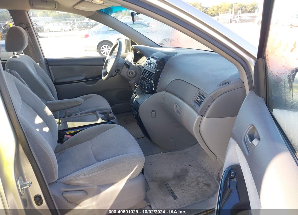 2004 TOYOTA SIENNA CE VIN: 5TDZA29C84S018424