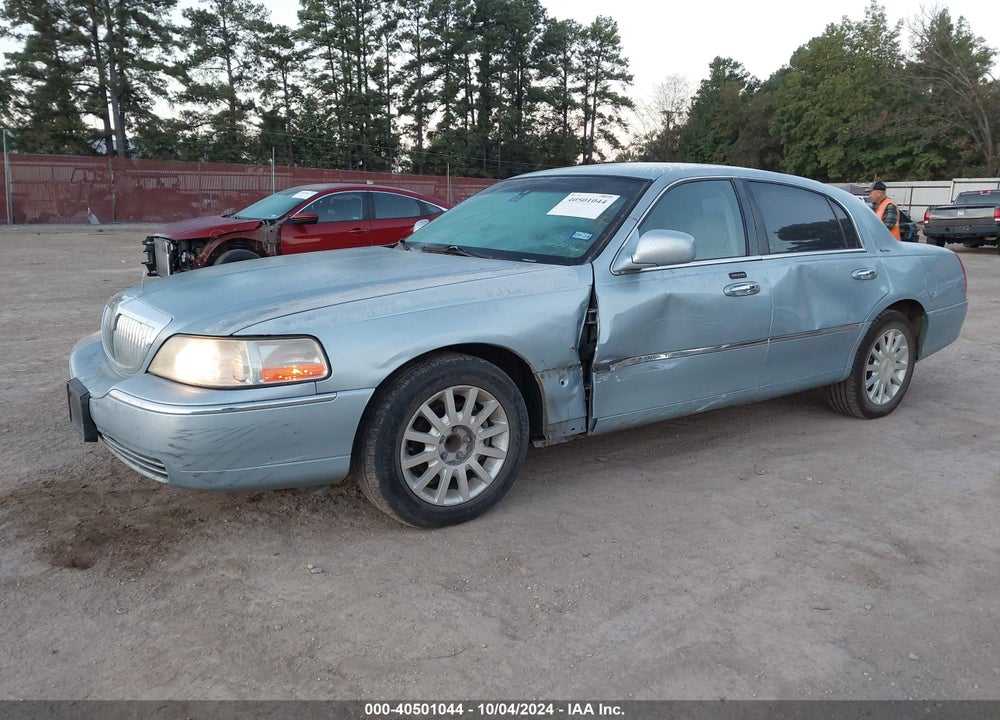 2007 LINCOLN TOWN CAR SIGNATURE VIN: 1LNHM81V97Y623351