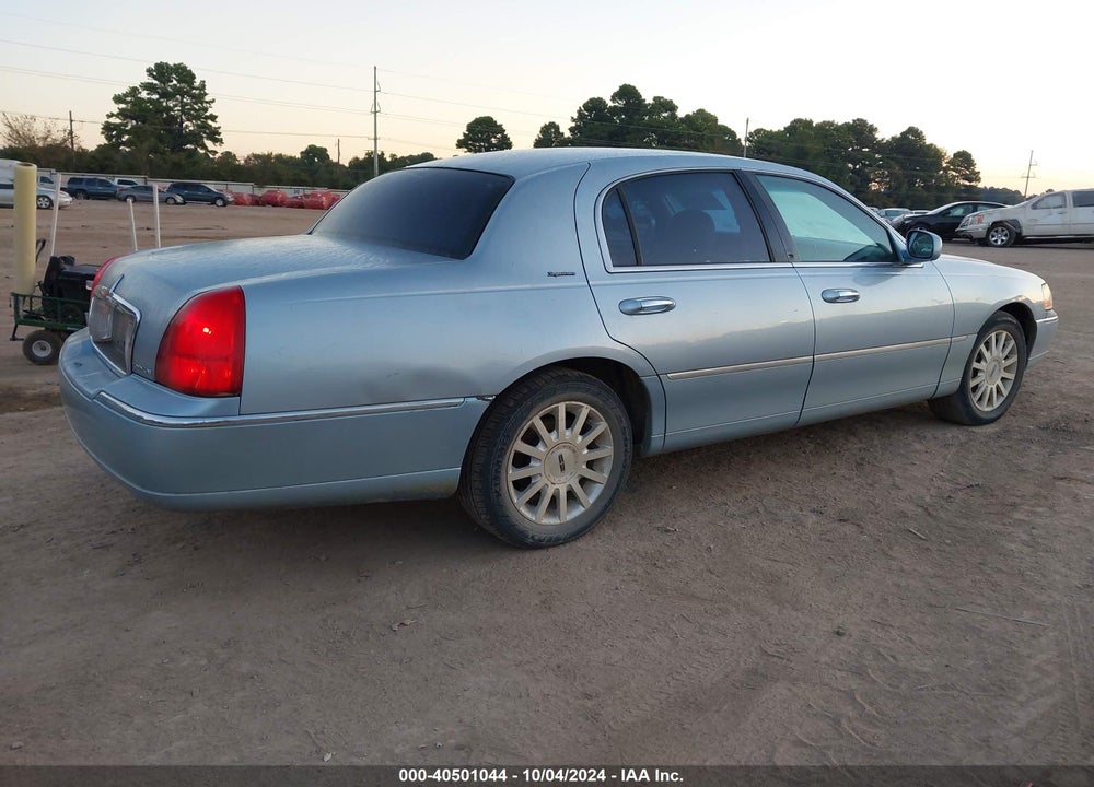 2007 LINCOLN TOWN CAR SIGNATURE VIN: 1LNHM81V97Y623351