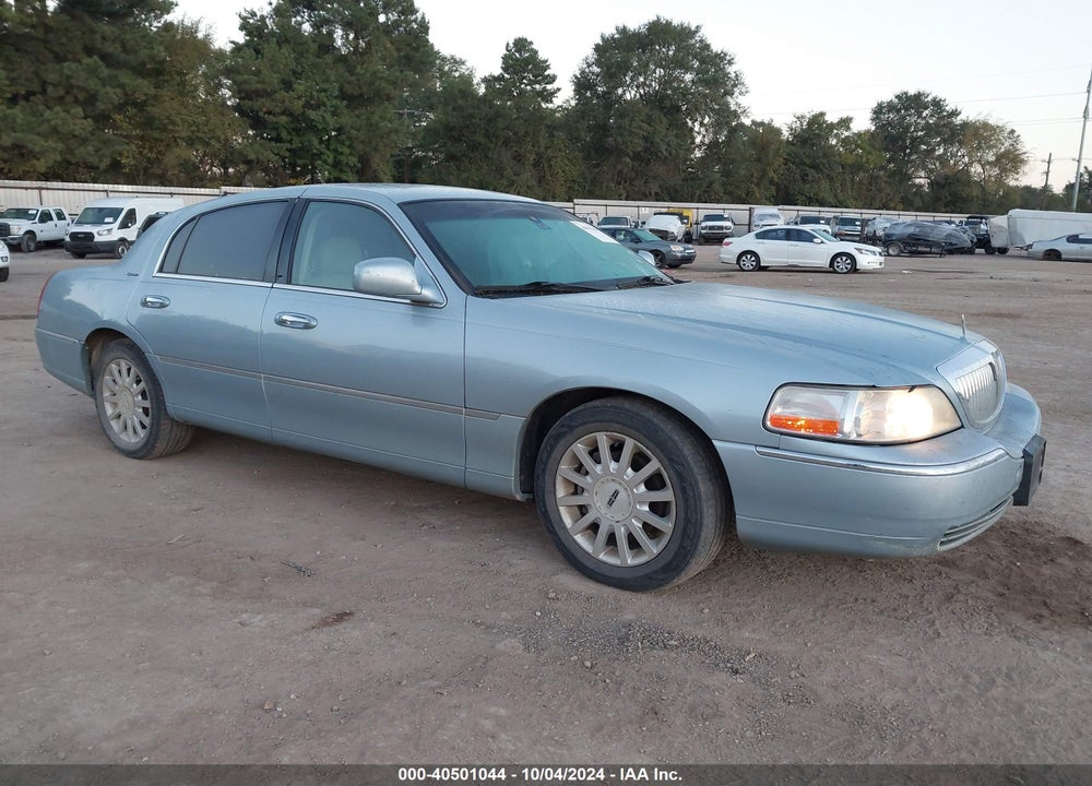 2007 LINCOLN TOWN CAR SIGNATURE VIN: 1LNHM81V97Y623351