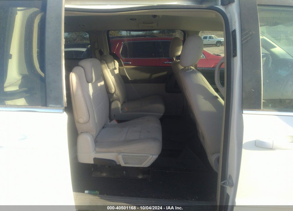 2009 CHRYSLER TOWN & COUNTRY LX VIN: 2A8HR44E29R652619