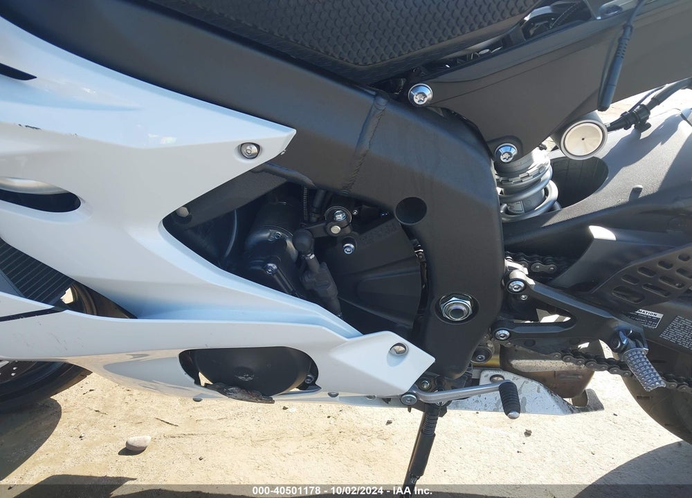2019 YAMAHA YZFR6 VIN: JYARJ28E7KA004572