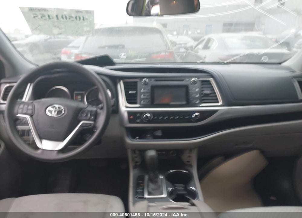 2019 TOYOTA HIGHLANDER LE VIN: 5TDZARFH7KS049041