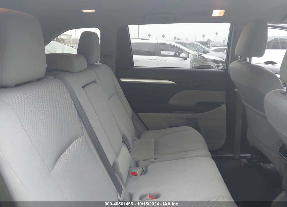 2019 TOYOTA HIGHLANDER LE VIN: 5TDZARFH7KS049041