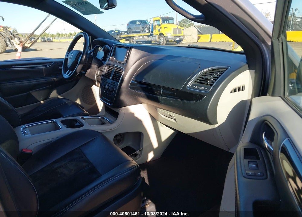 2017 DODGE GRAND CARAVAN SXT VIN: 2C4RDGCG9HR825548