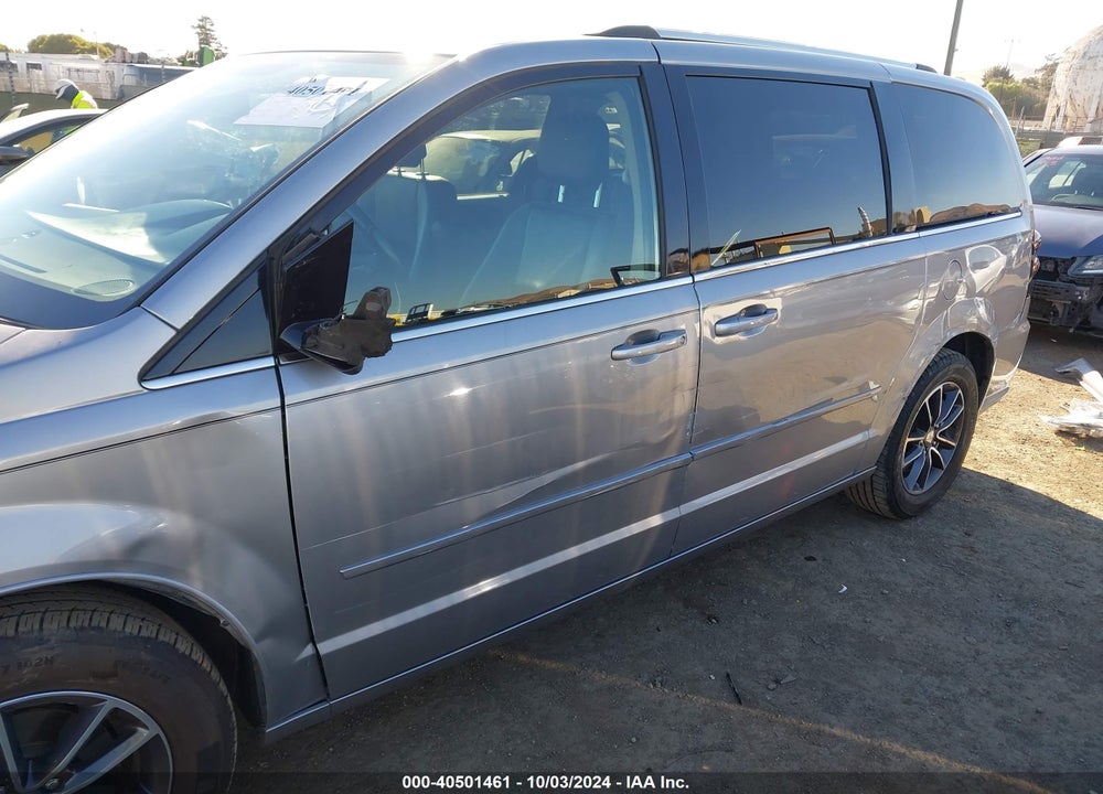 2017 DODGE GRAND CARAVAN SXT VIN: 2C4RDGCG9HR825548