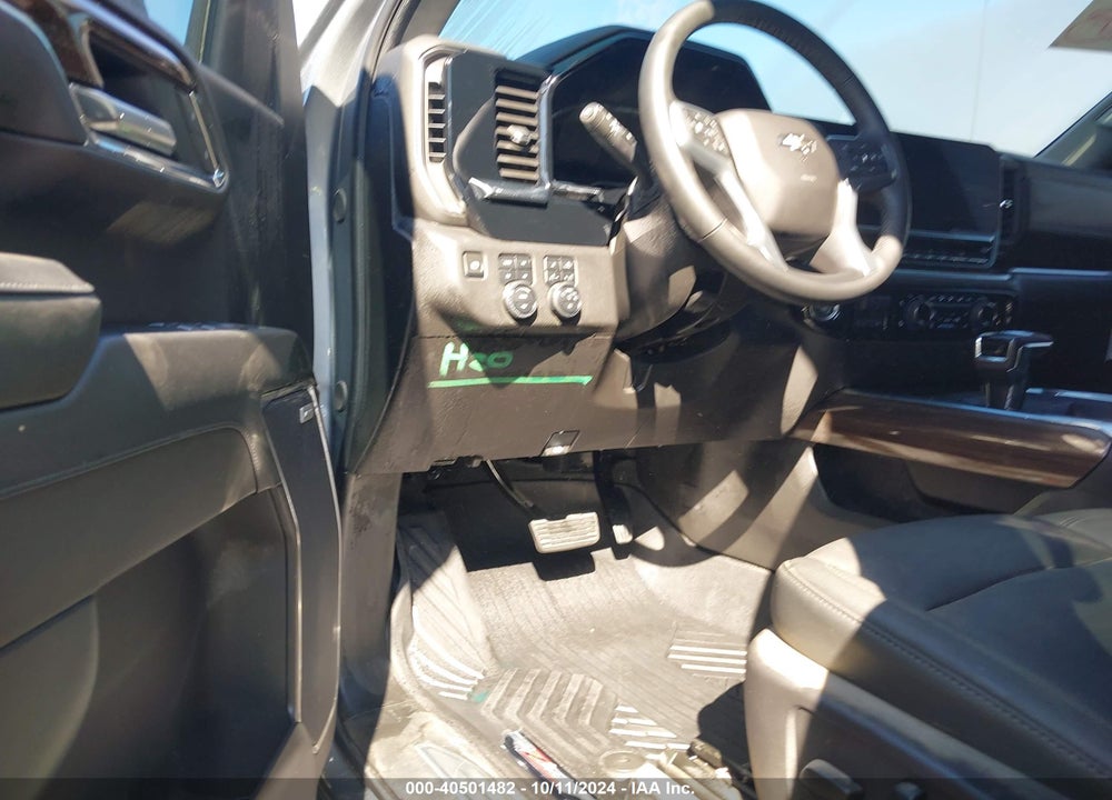 2024 CHEVROLET SILVERADO 1500 4WD SHORT BED RST VIN: 1GCUDEELXRZ210605