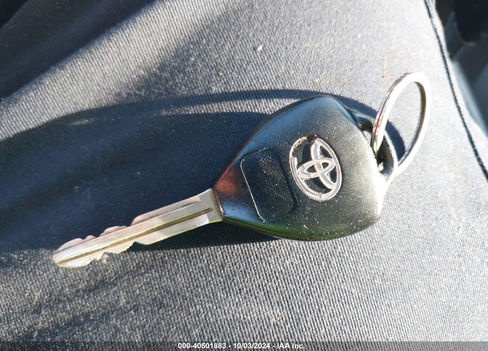 2008 TOYOTA RAV4 VIN: JTMZD33V585108083