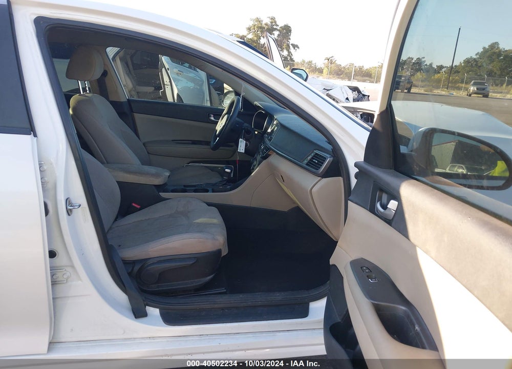 2017 KIA OPTIMA LX VIN: 5XXGT4L30HG136609