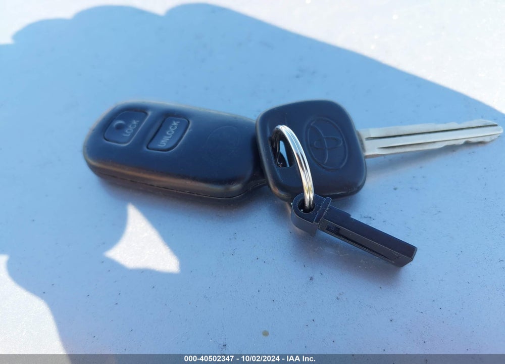 2004 TOYOTA RAV4 VIN: JTEGD20V540029005