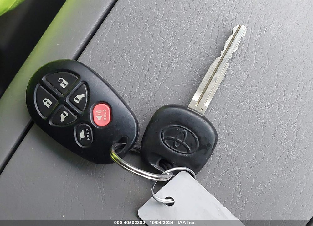 2008 TOYOTA SIENNA XLE VIN: 5TDZK22C18S172728