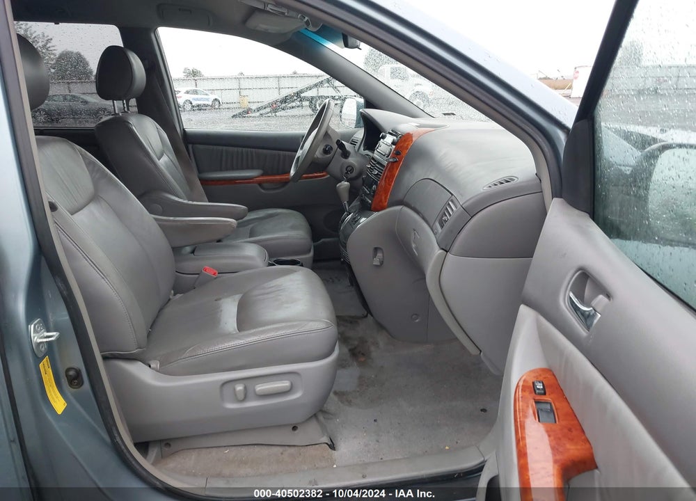 2008 TOYOTA SIENNA XLE VIN: 5TDZK22C18S172728