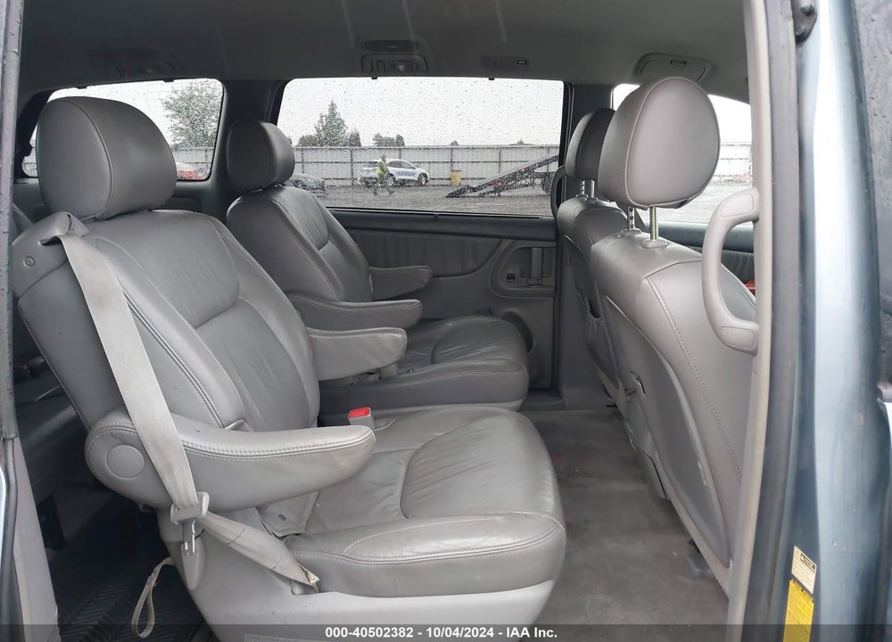 2008 TOYOTA SIENNA XLE VIN: 5TDZK22C18S172728